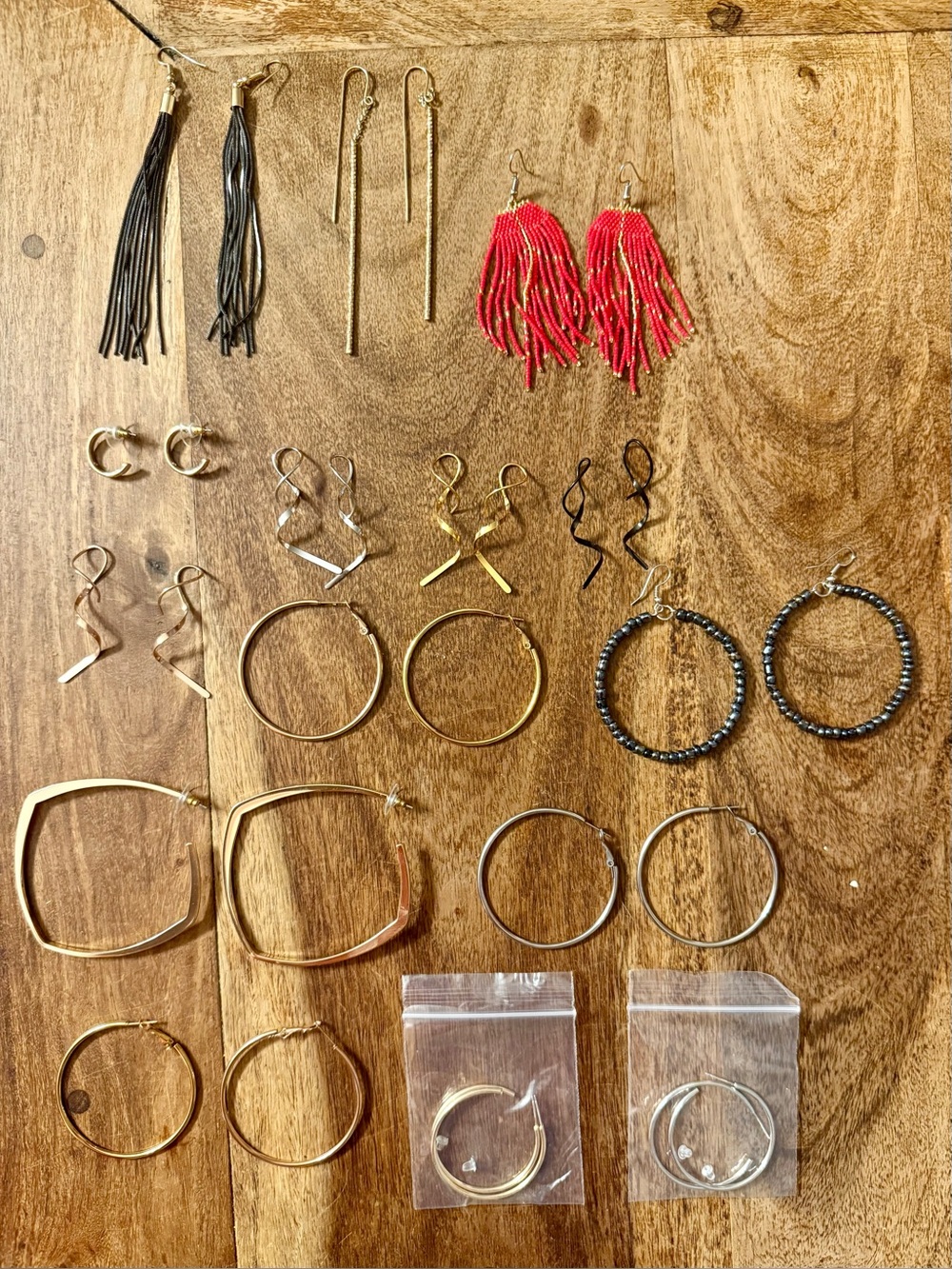 New, Lot of 15 Pairs of Pierced Earrings, Different Colors/Styles, See Pics/Desc
